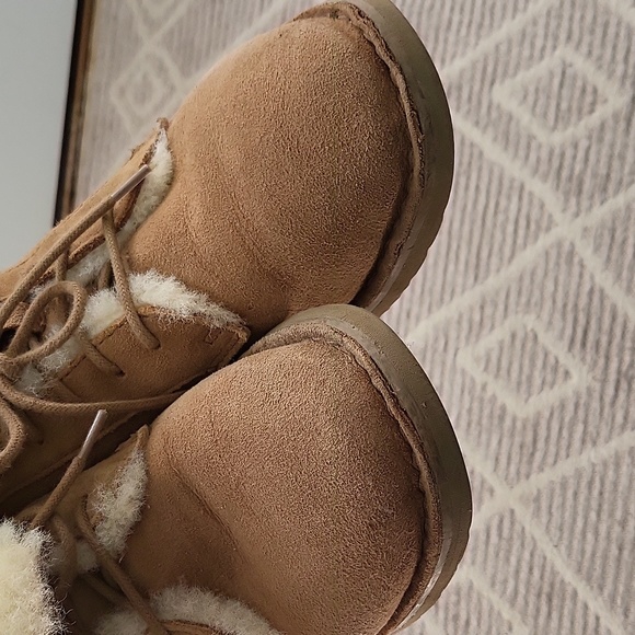 UGG lace up boots - Picture 7 of 8